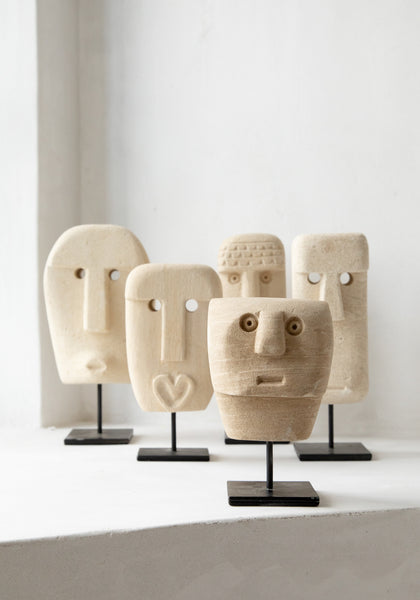 La statue de Sumba #19 sur pied